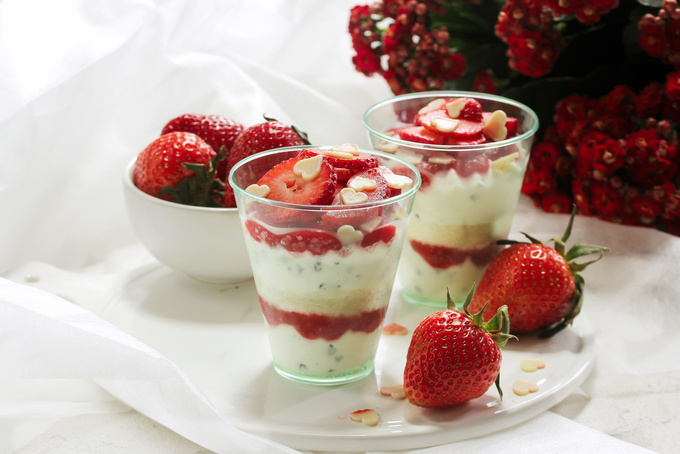 Strawberry Mousse Cups / Prafait